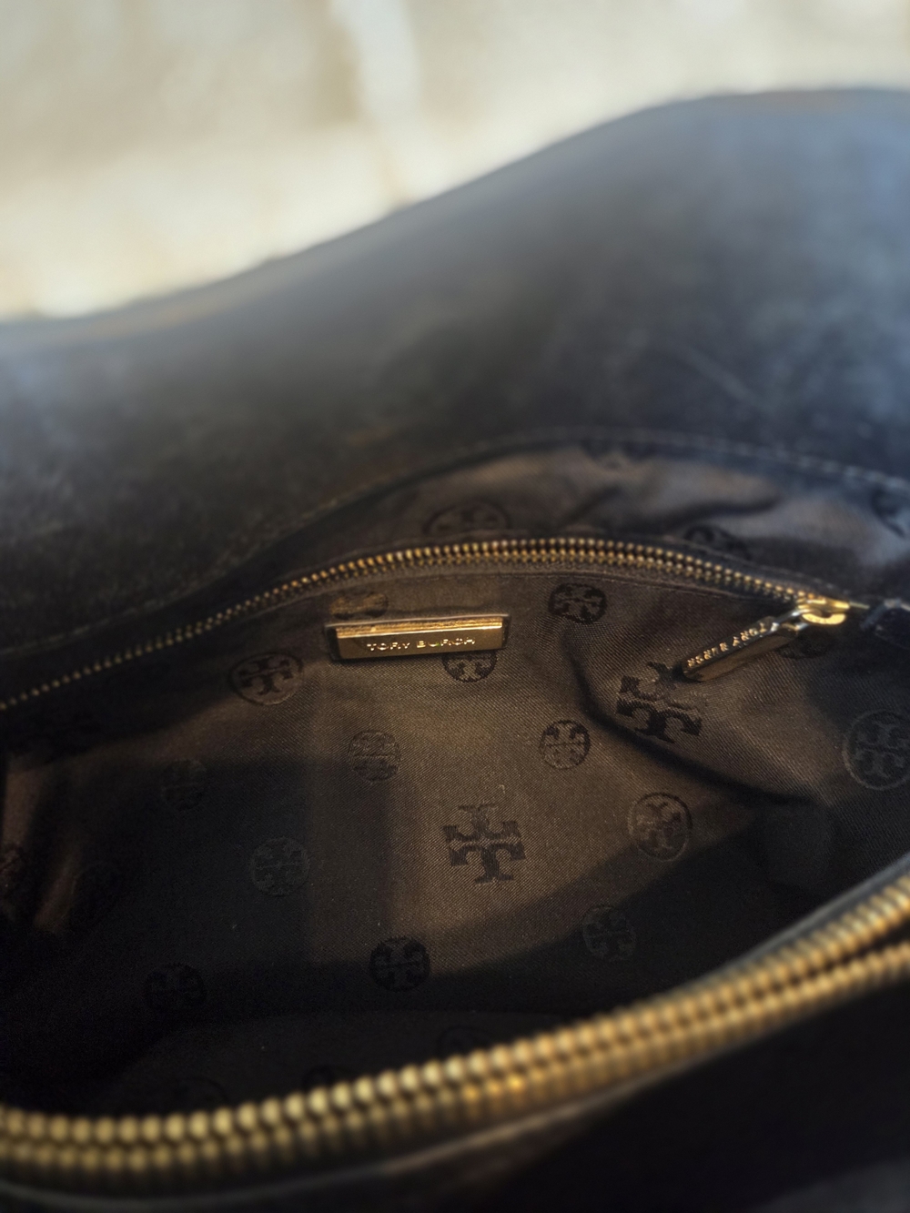 Tory Burch Black Quilted Leather Shoulder Bag with Logo Medallion - Picture 8 of 14